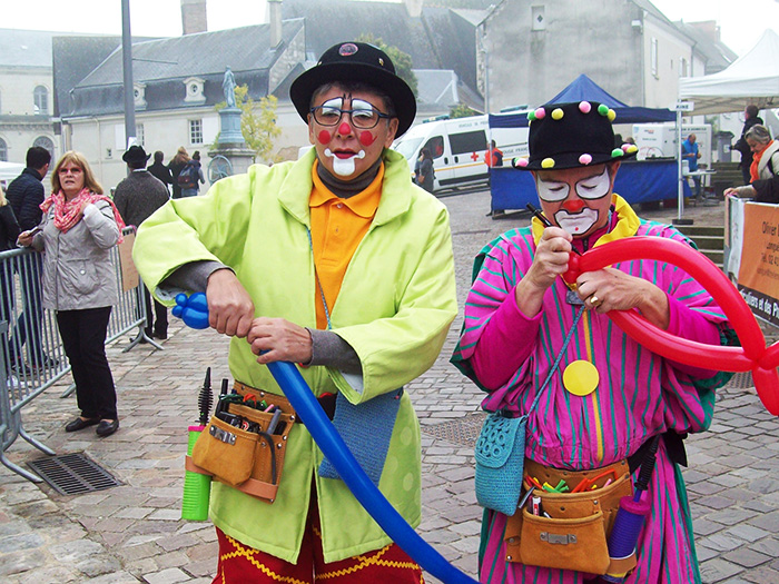 Sculptures sur ballon par les clowns Recto-Verso